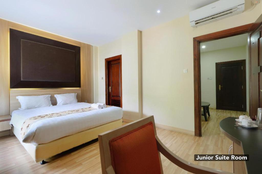 Mutiara Suites Jakarta Exterior foto